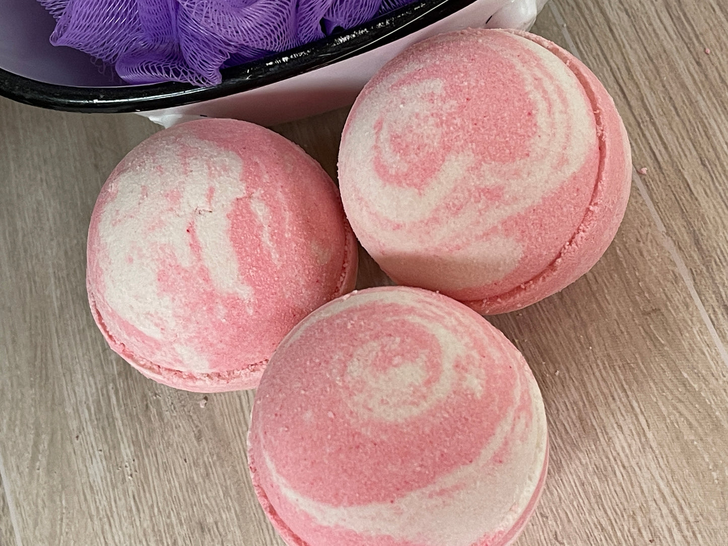 Dark Amber & Rosewood Bath Bombs